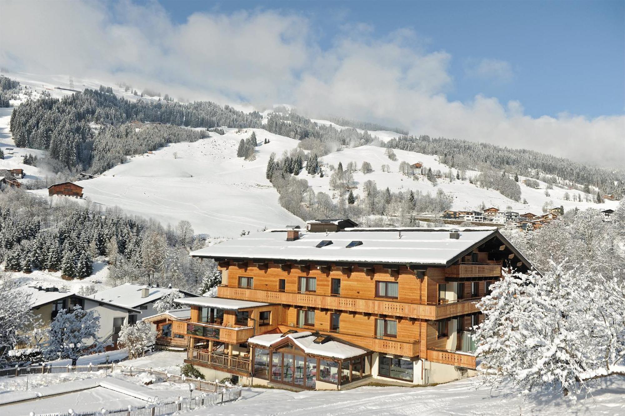 Ski In Ski Out Hotel Unterellmau Saalbach-Hinterglemm Exterior photo